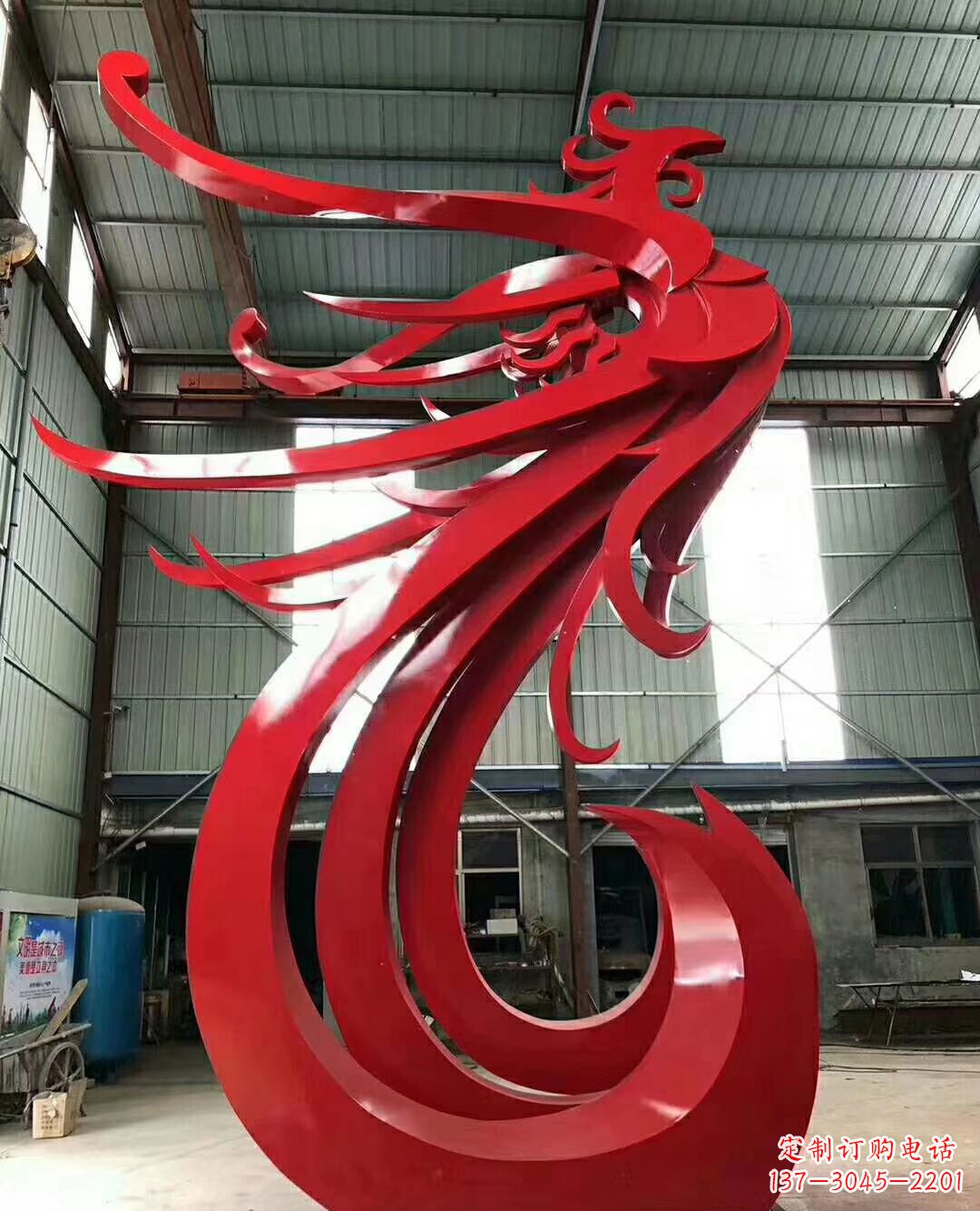 泰州不锈钢凤凰雕塑象征着新生的力量
