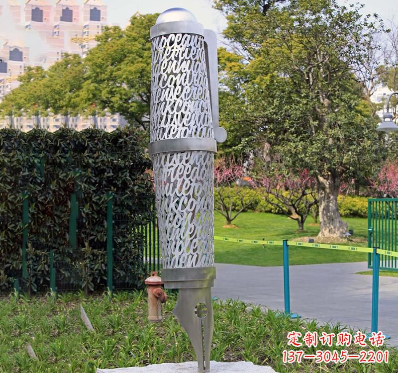 泰州精致不锈钢钢笔雕塑