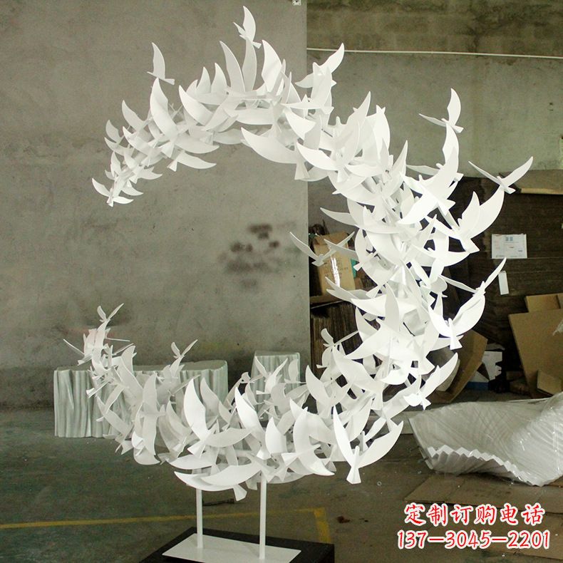 泰州不锈钢鸽子翱翔的象征