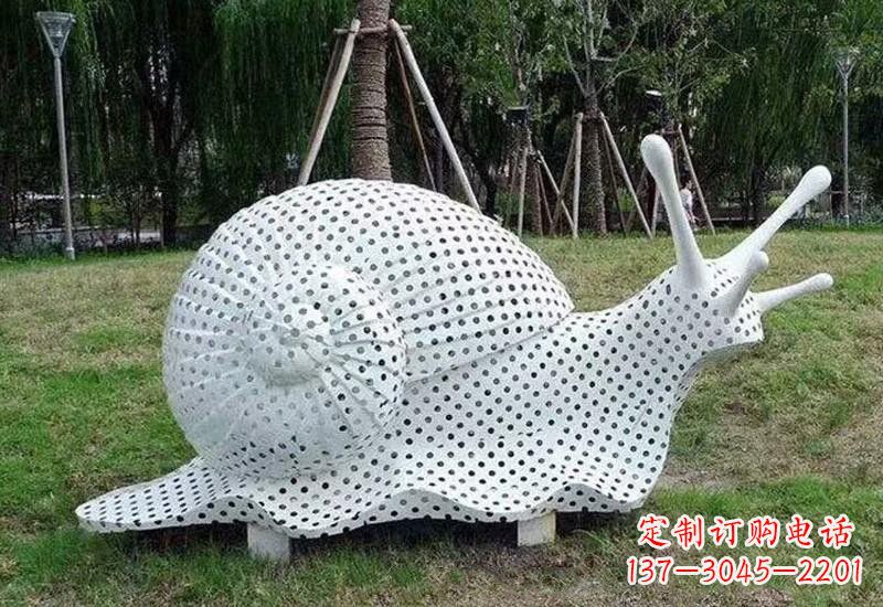 泰州不锈钢公园里的蜗牛雕塑