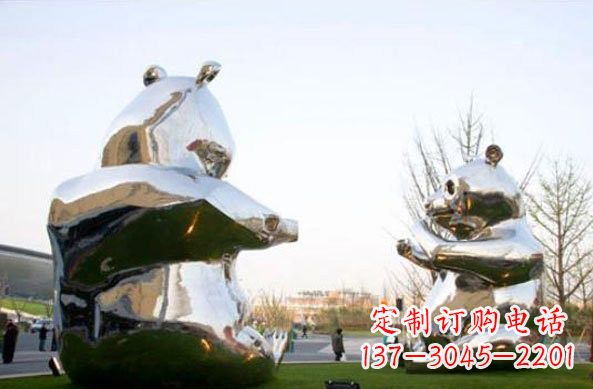 泰州不锈钢熊猫雕塑传递友谊与和平