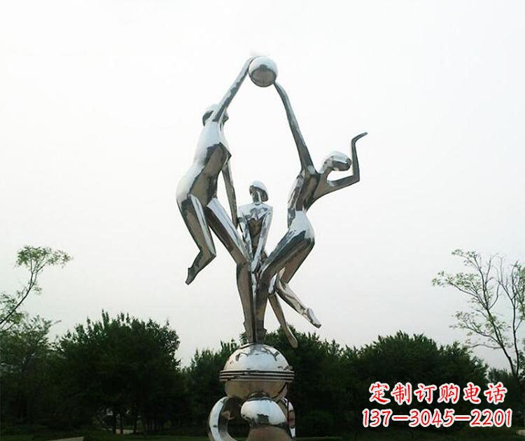 泰州不锈钢公园打排球的女孩雕塑