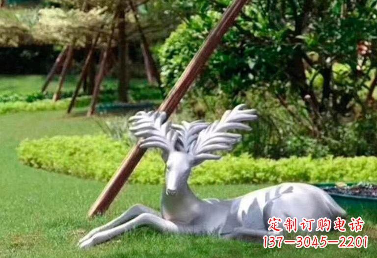 泰州不锈钢公园大角鹿雕塑精致而美丽