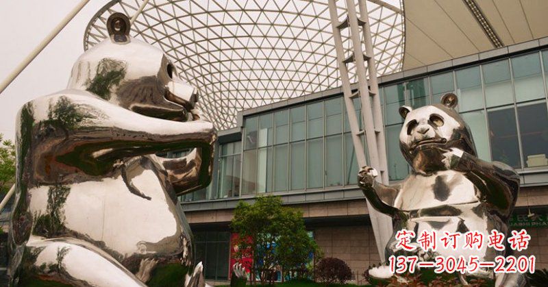 泰州不锈钢公园动物镜面熊猫雕塑