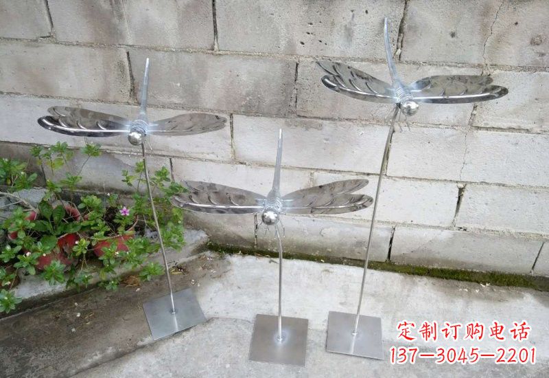泰州动物雕塑不锈钢蜻蜓的精美镜面