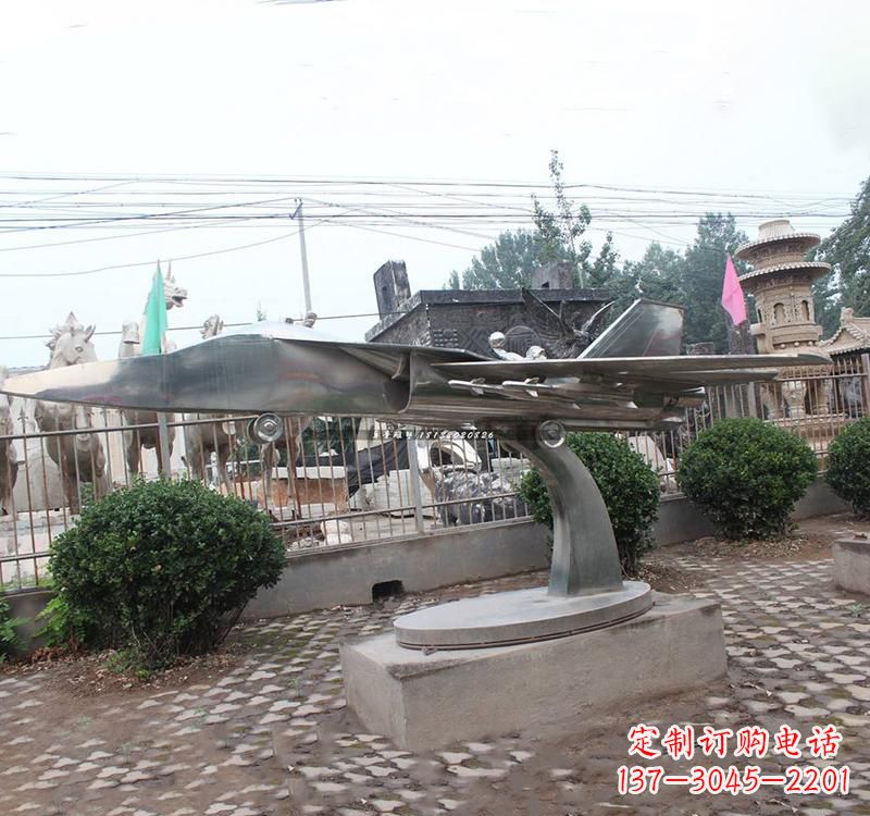 泰州不锈钢飞机雕塑——一种象征着力量与和平的艺术品