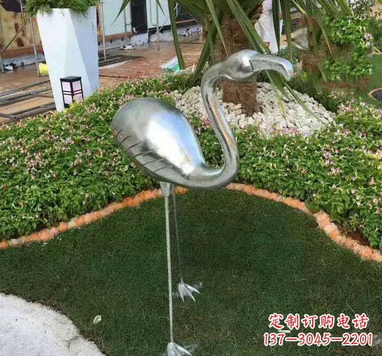泰州火烈鸟雕塑美丽而又充满力量