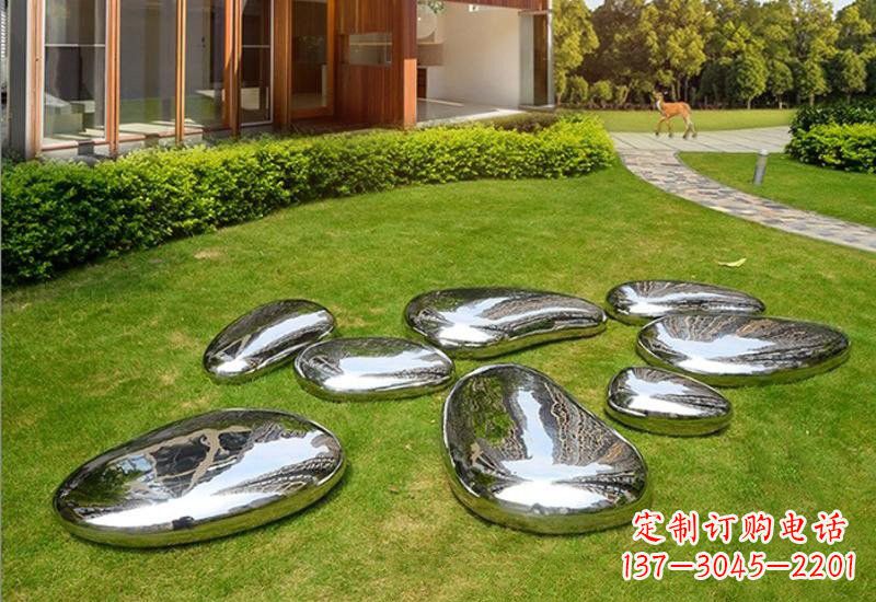 泰州不锈钢公园的鹅卵石雕塑