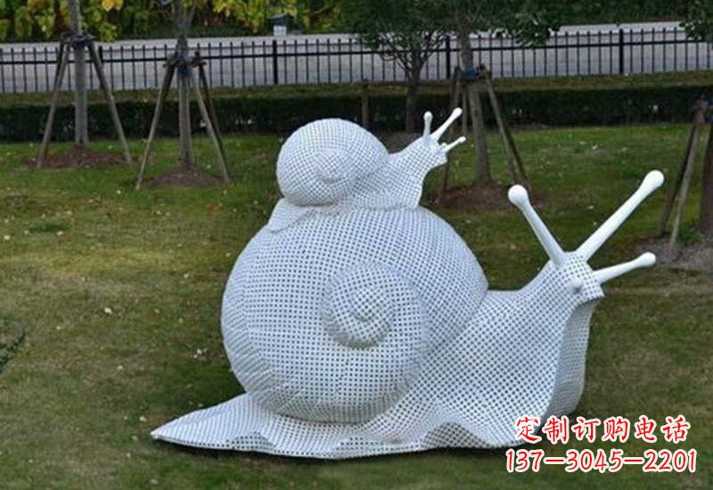泰州不锈钢公园的“母子蜗牛”雕塑