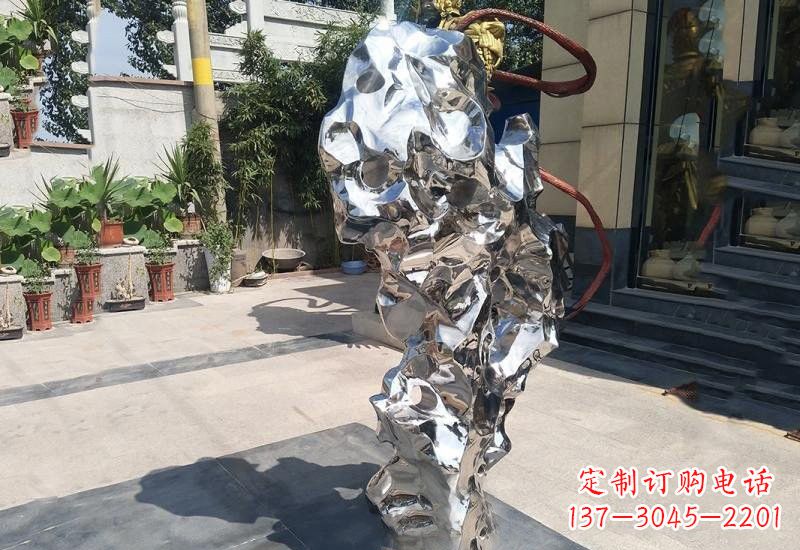 泰州太湖石雕塑传承中华文化精髓