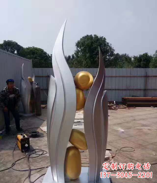 泰州不锈钢广场翅膀雕塑象征着自由之翼