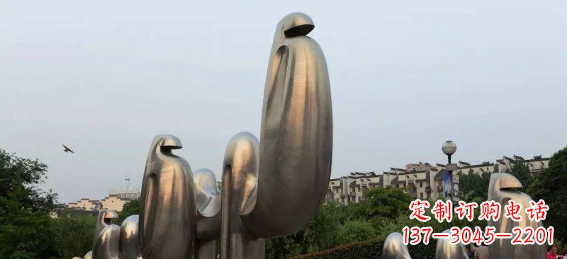 泰州不锈钢广场上的骆驼雕塑