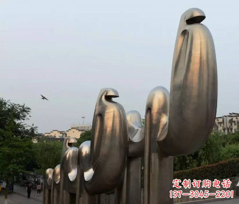 泰州不锈钢骆驼雕塑给城市增添新魅力