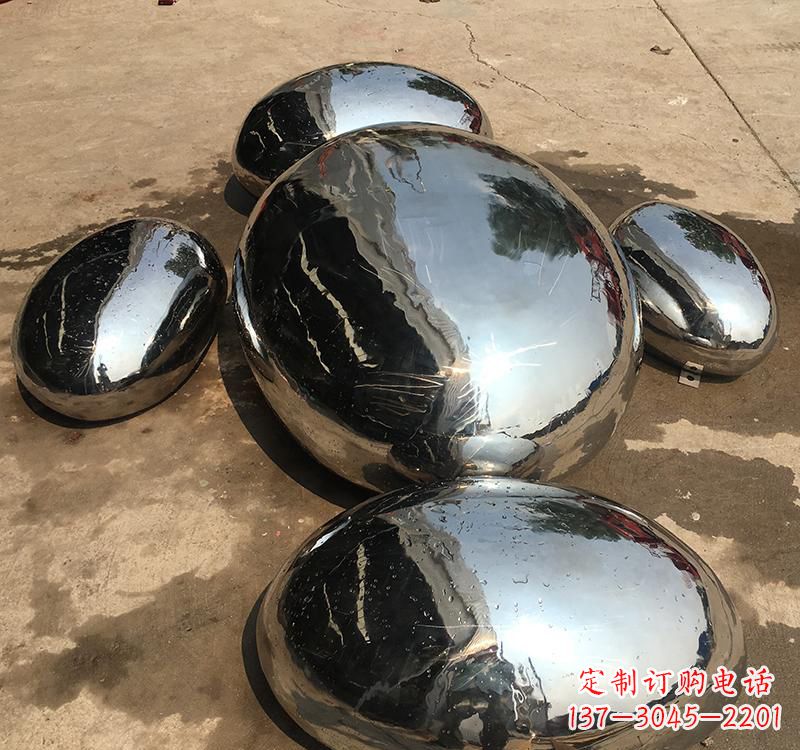 泰州不锈钢水滴雕塑精致而又充满力量