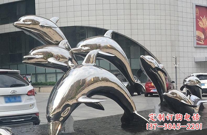 泰州海豚雕塑——不锈钢广场上的跳跃动态