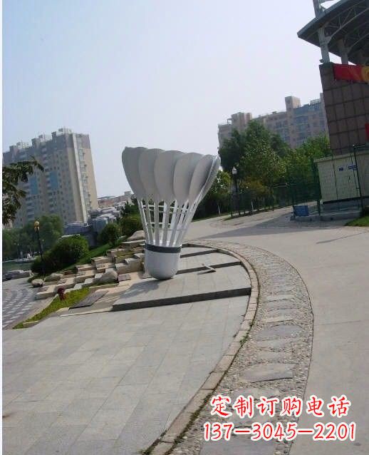 泰州羽毛球雕塑一座展现精神风貌的艺术精品