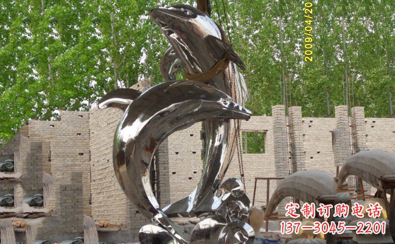泰州海豚之美不锈钢海边雕塑