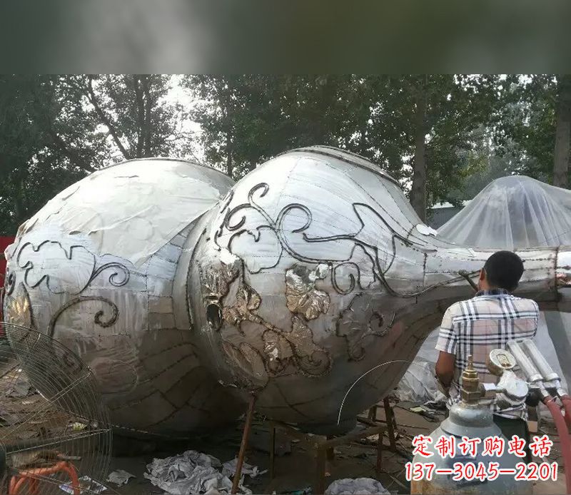 泰州不锈钢葫芦雕塑精美绝伦