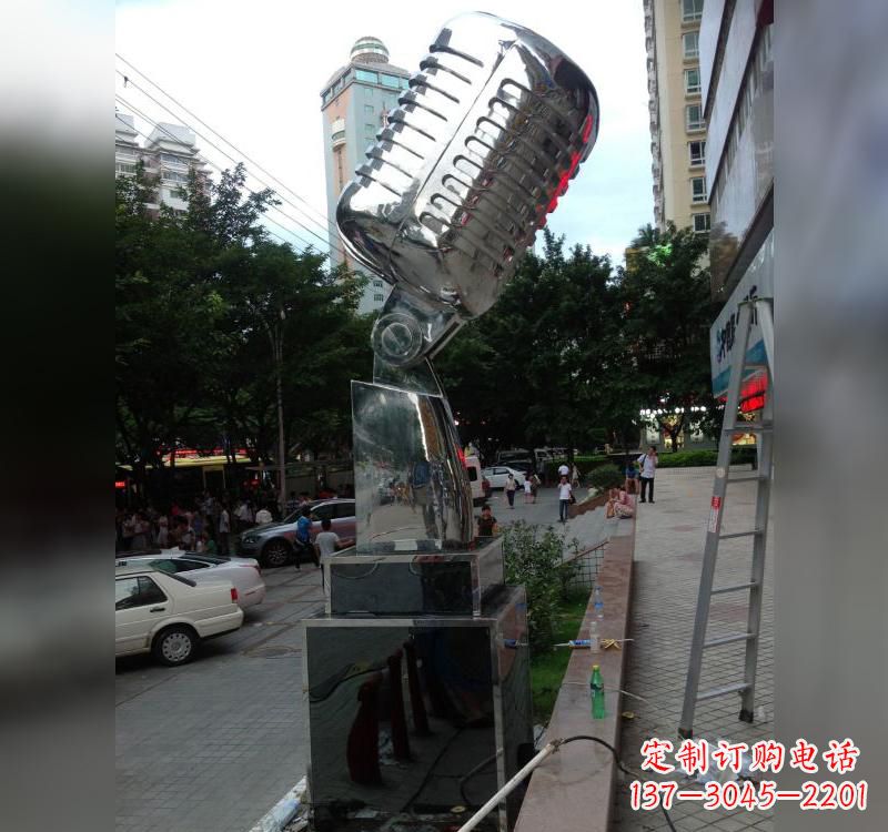 泰州不锈钢话筒雕塑高贵而又精致