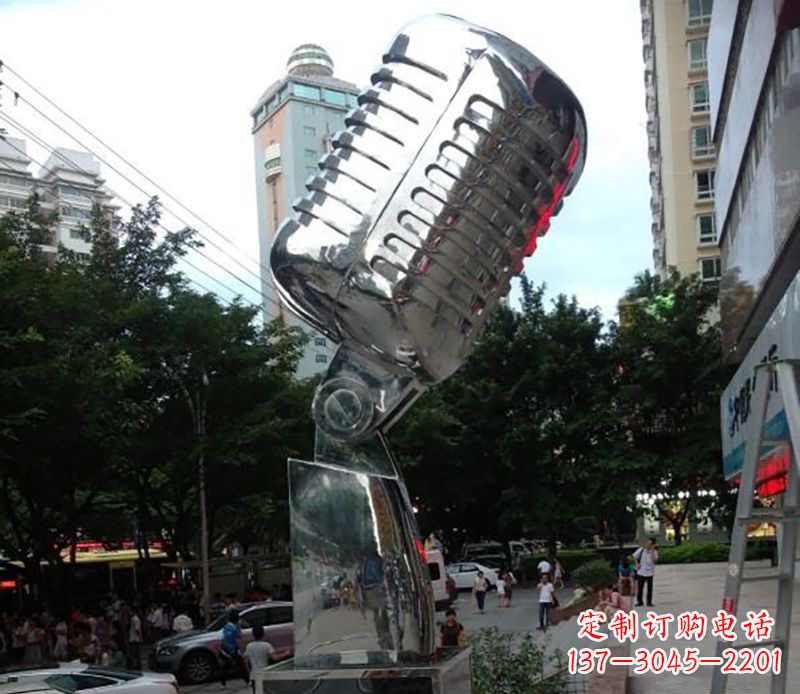 泰州不锈钢话筒雕塑象征传统文化和新时代