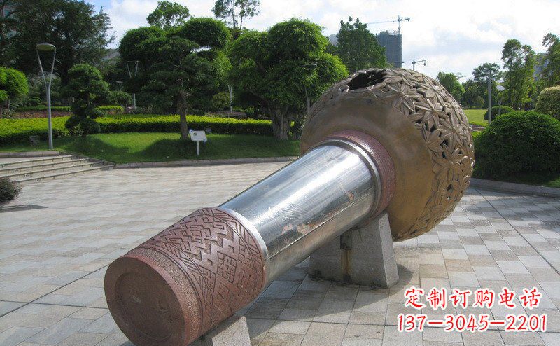 泰州“铸就记忆的不锈钢话筒雕塑”