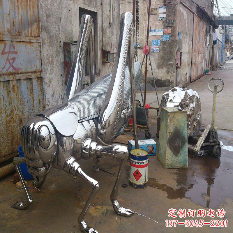 泰州不锈钢蝗虫雕塑营造美好的自然环境