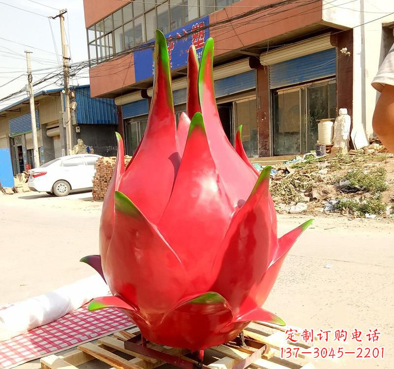 泰州精美不锈钢火龙果雕塑