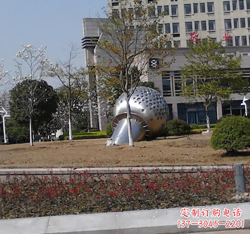 泰州不锈钢话筒雕塑简约而又具有现代感