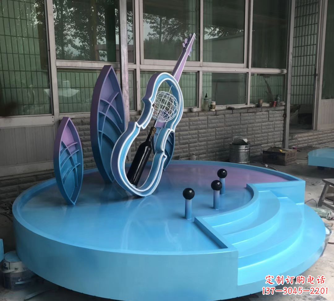 泰州大提琴雕塑精致的艺术瑰宝