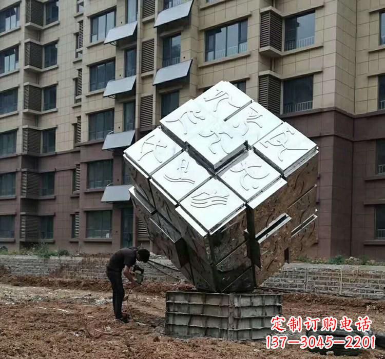 泰州不锈钢景观魔方雕塑