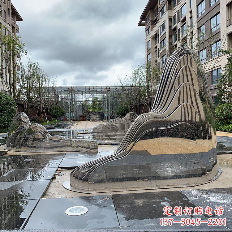 泰州不锈钢镜面假山雕塑给城市带来灵动之美