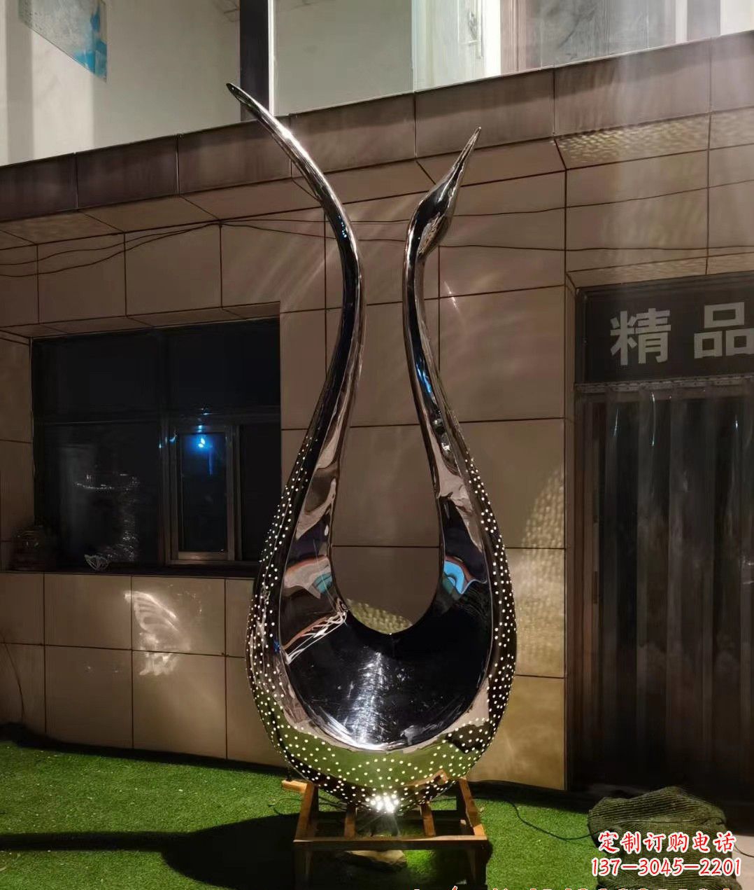 泰州不锈钢镜面天鹅雕塑——象征着美丽与坚强