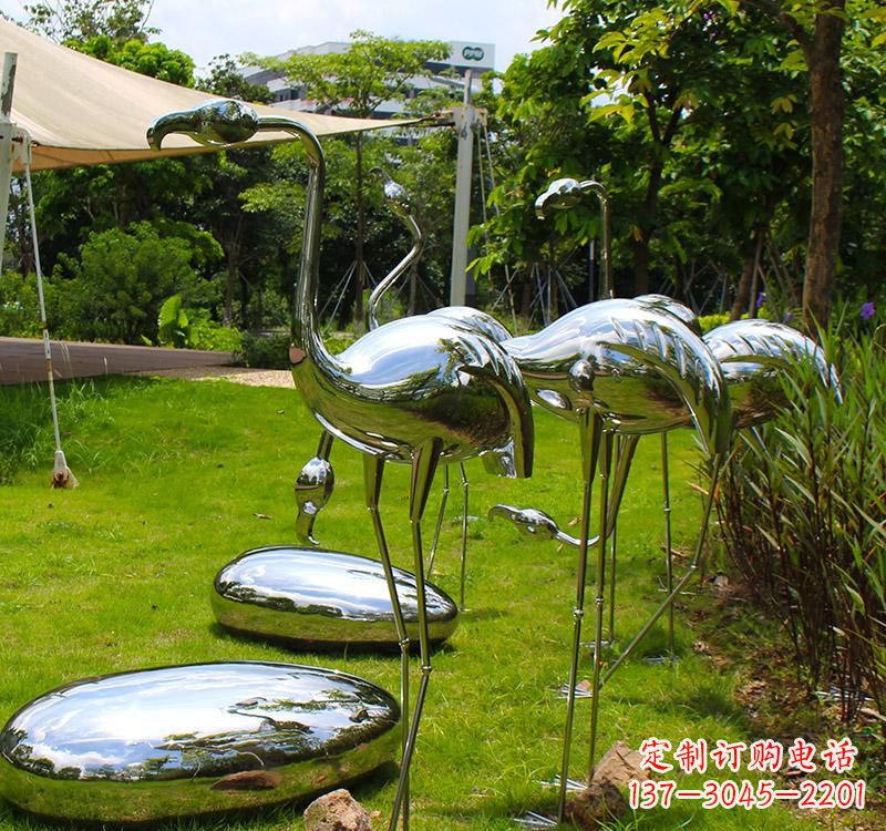 泰州不锈钢镜面火烈鸟雕塑精美外形、多彩光泽