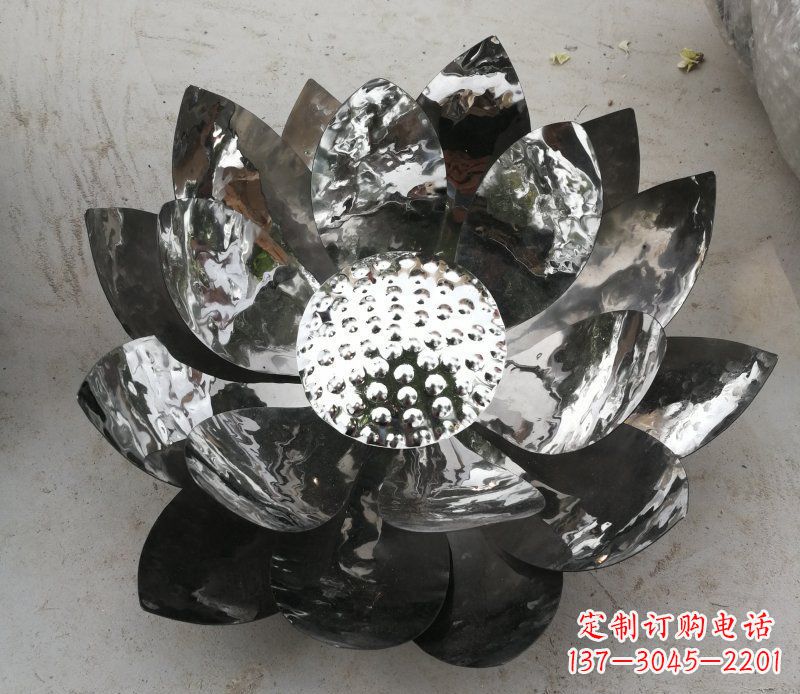 泰州不锈钢镜面的荷花雕塑——彰显美丽与恬静