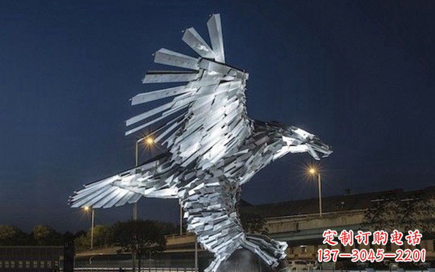 泰州金色老鹰展翅飞翔——不锈钢老鹰抓球广场景观雕塑