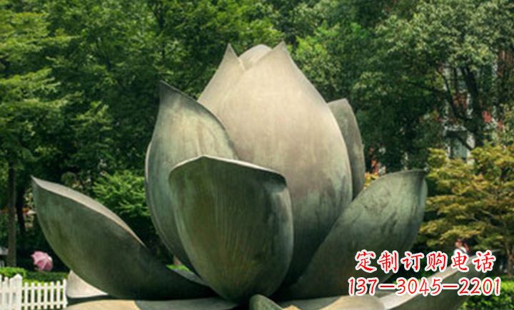 泰州不锈钢莲花公园精美的雕塑装点