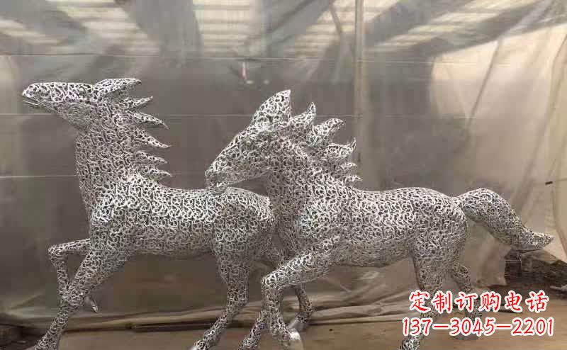 泰州不锈钢马雕塑精美而又富有动感