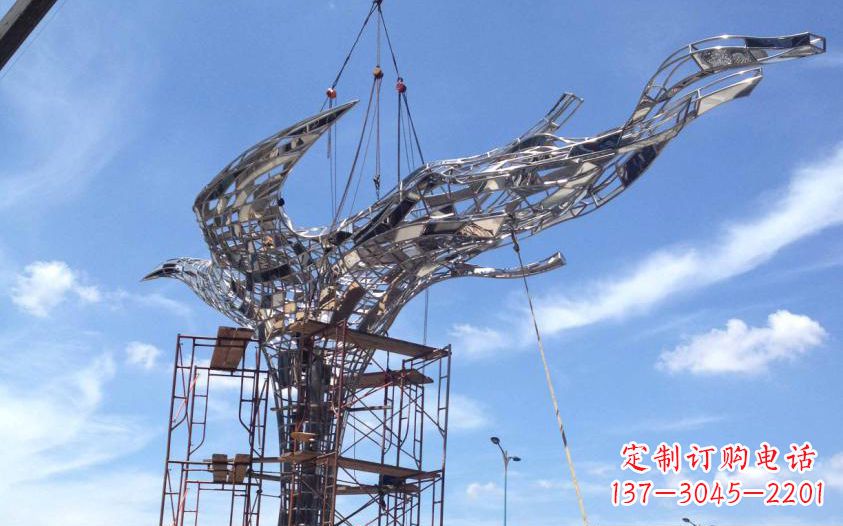 泰州不锈钢镂空鸽子雕塑美丽的象征