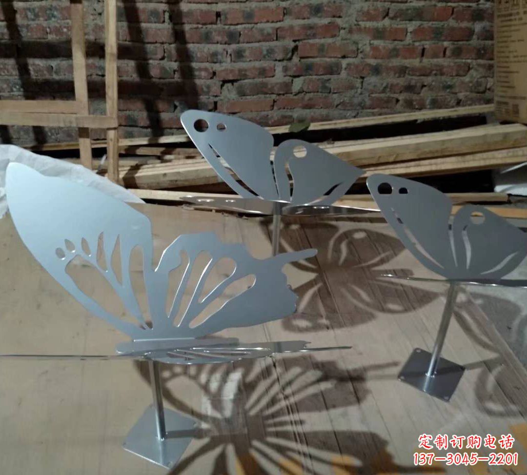 泰州蝴蝶之舞不锈钢镂空蝴蝶景观雕塑