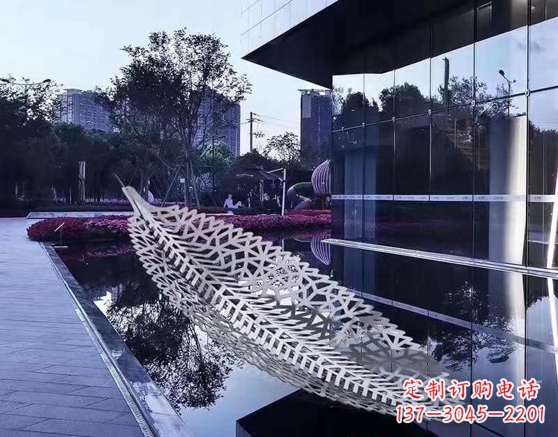 泰州不锈钢镂空树叶雕塑——精致美观的艺术精品