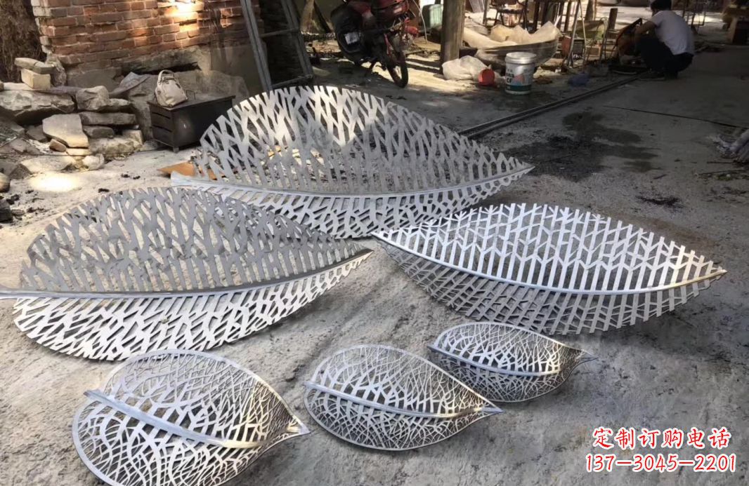 泰州不锈钢树叶雕塑美丽的自然之美