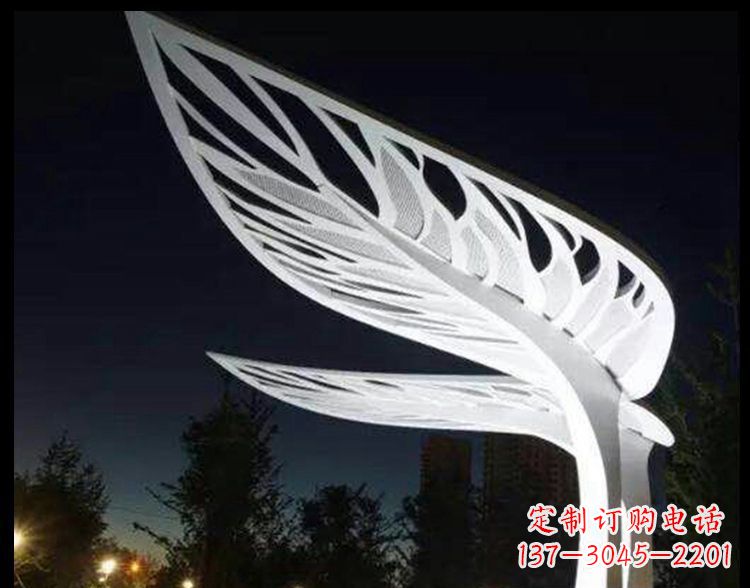 泰州不锈钢镂空树叶雕塑点缀景观