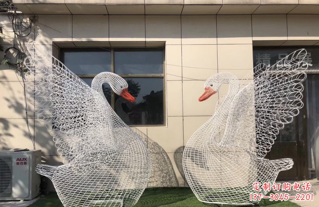 泰州不锈钢镂空天鹅雕塑象征着美丽的永恒