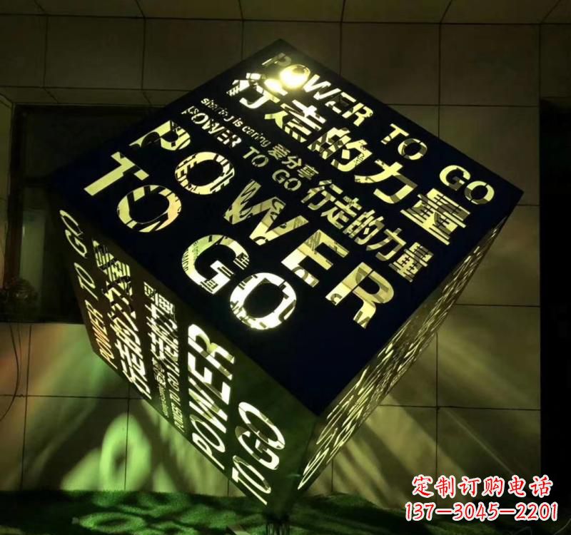 泰州不锈钢材质的魔方雕塑精致的艺术设计