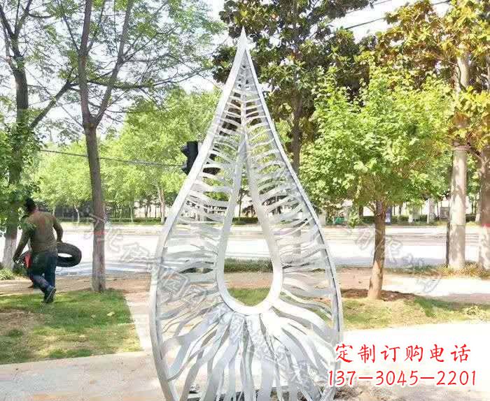 泰州精致不锈钢水滴雕塑