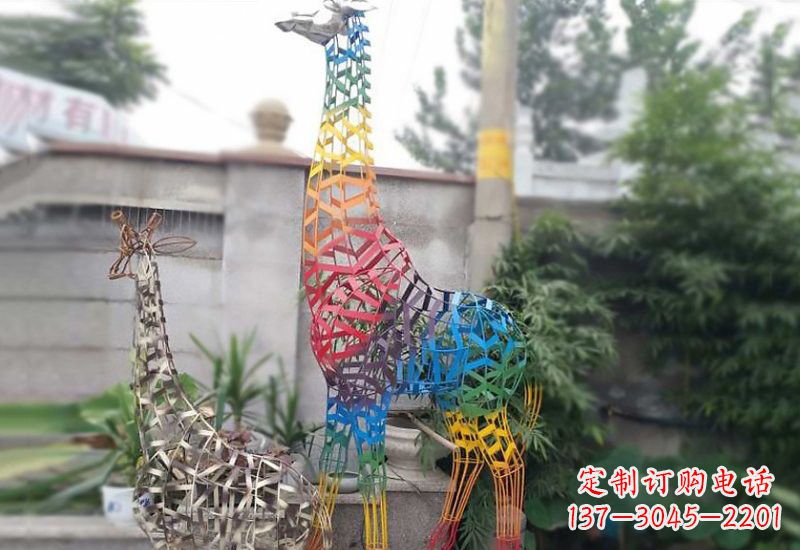 泰州长颈鹿雕塑优雅而古典的艺术