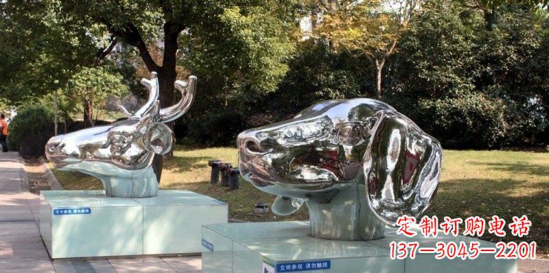 泰州狗头公园不锈钢鹿和狗雕塑