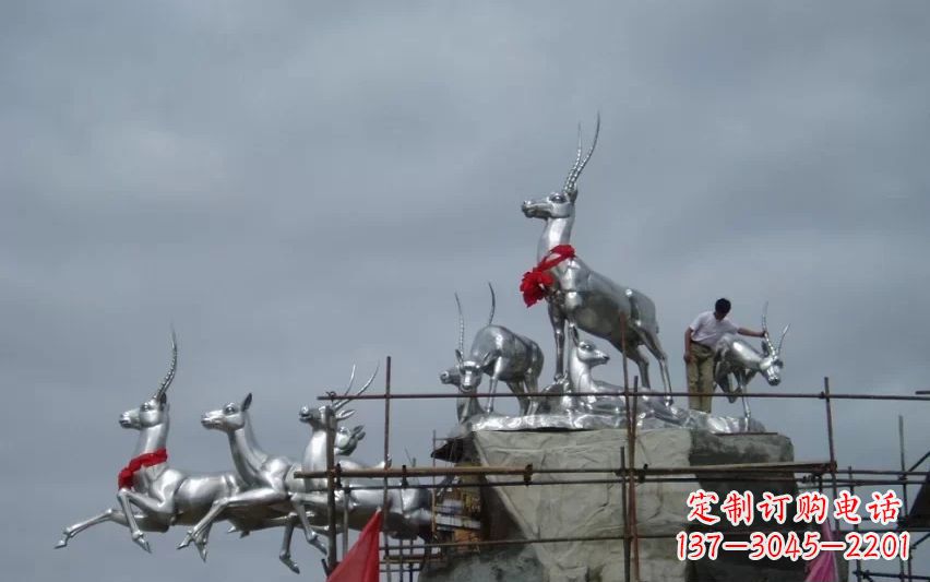 泰州不锈钢动物雕塑——美丽宁静的自然之美