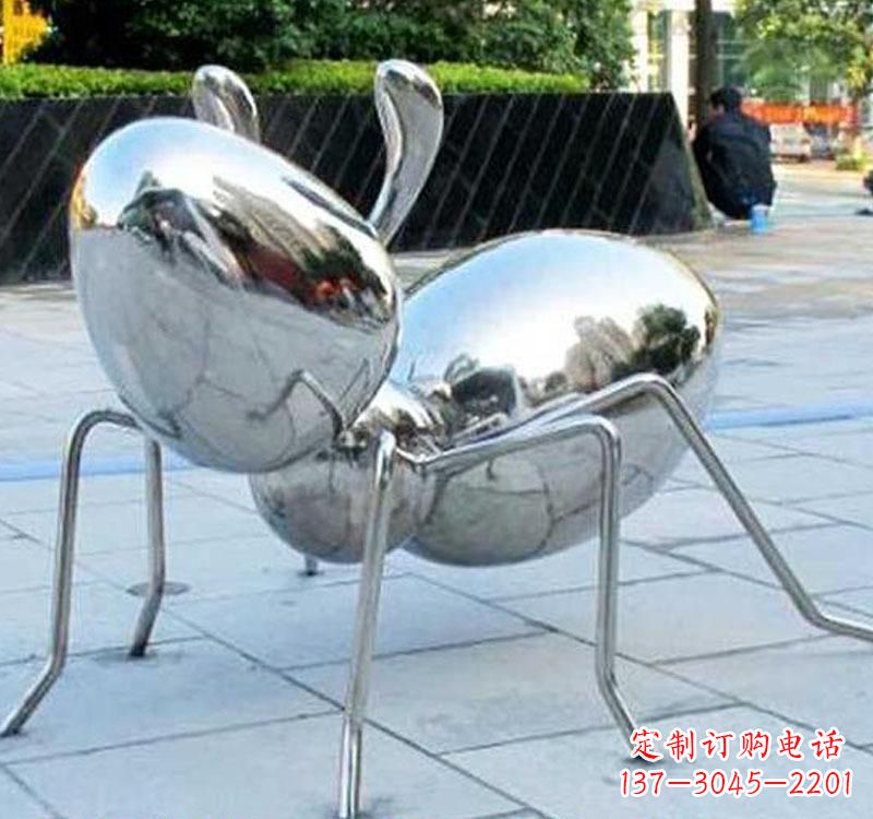 泰州不锈钢蚂蚁雕塑一座象征努力的艺术作品