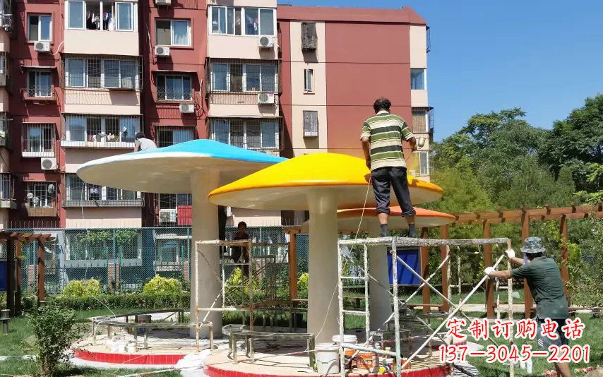 泰州不锈钢蘑菇凉亭——精美雕塑点缀绿意